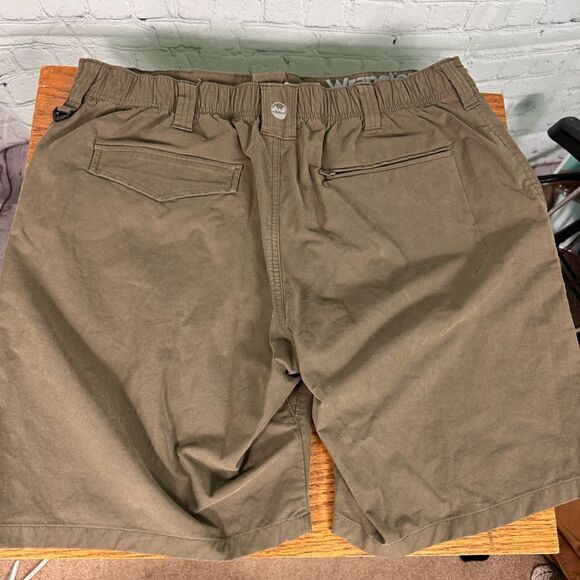 Wrangler Flat Front Shorts. Size 36. - Picture 1 of 6